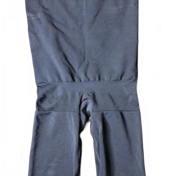 Assets by Spanx Women's Black Shaping Shorts Size Small/Medium - Picture 1 of 4